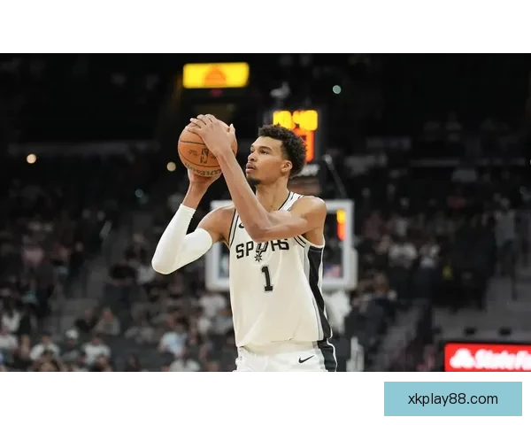 文班亚马26分14篮板马刺三人20+大胜热火豪取六连胜